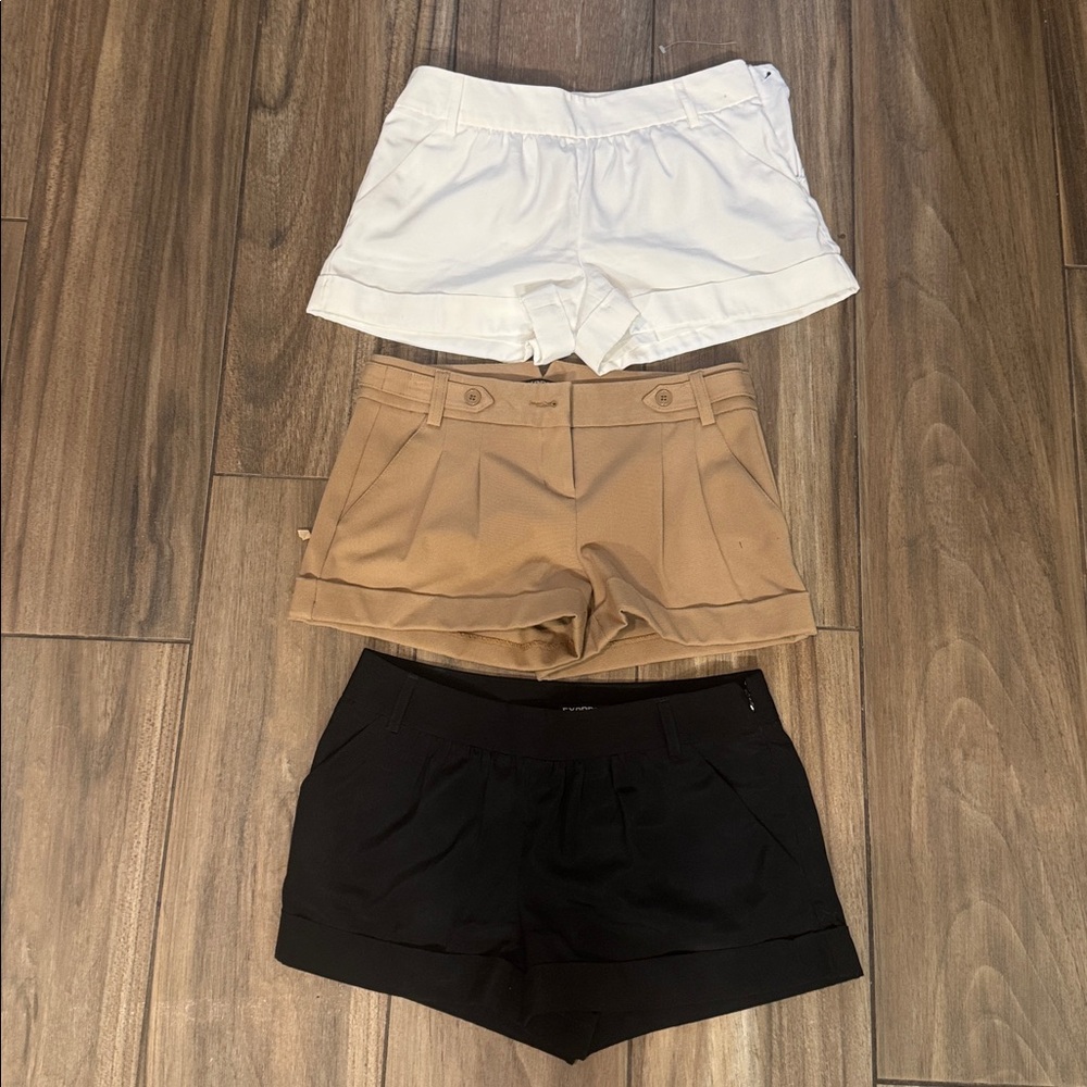 Express White Tan and Black Shorts all zeros except for tan 00